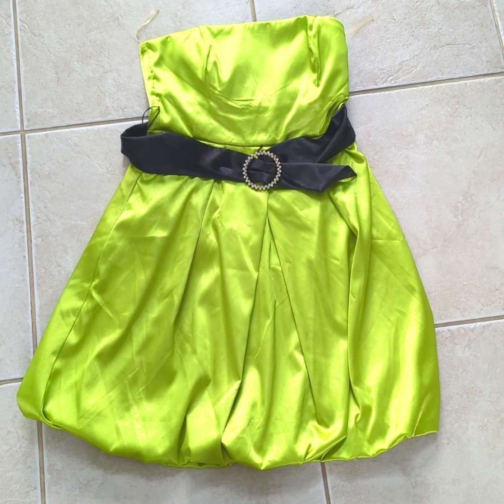 Women's studio Y  size 3 lime green balloon short formal dress
